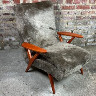 Fauteuil scandinave vintage 50'S en hêtre teinté et tissus peluche