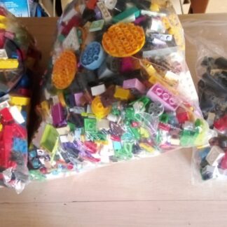 Lego en vrac +/- 2.6 kilos - Tout état - divers thématiques couleurs - occasion