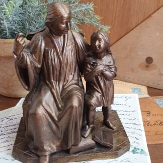 Statue En Régule Personnages Ecclésiastique Et Enfant patine couleur Bronze