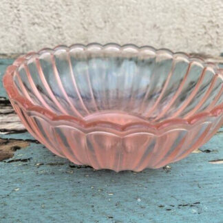 Joli saladier rose vintage en verre