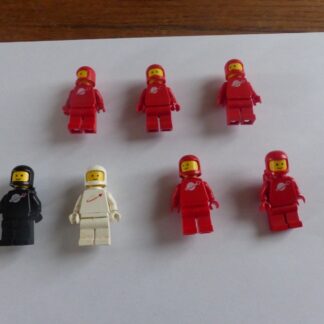 Lego :  lot de 7 figurine vintage espace ,space