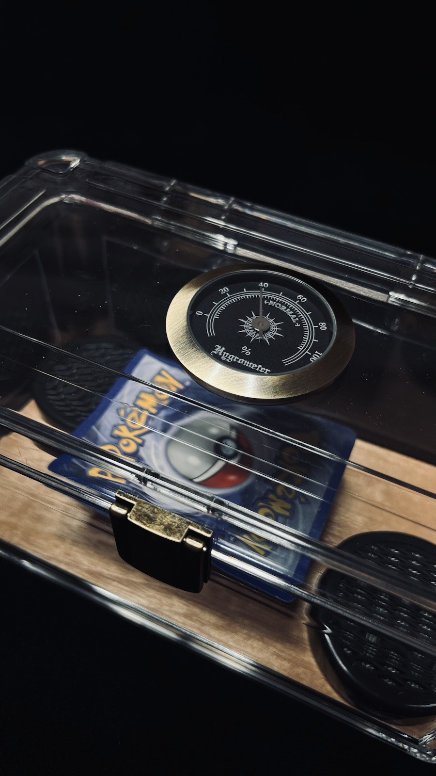 Kit box humidificateur pour cartes à collectionner