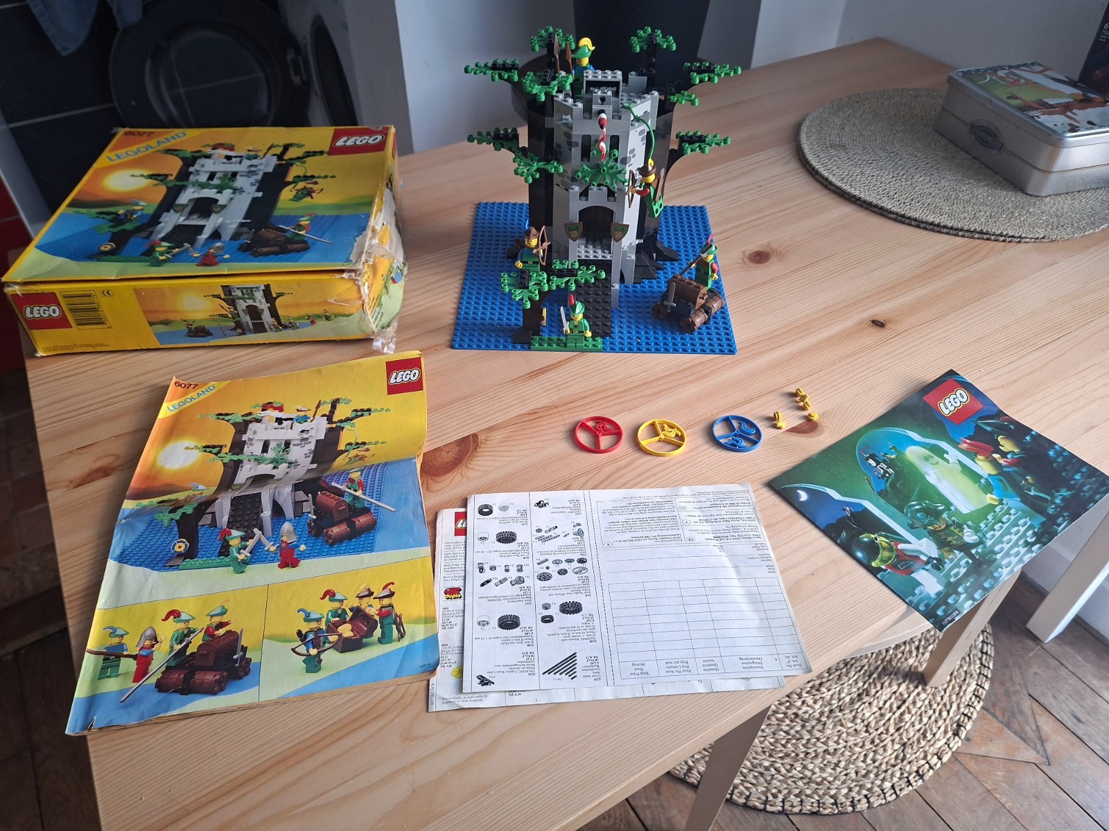 Lego CASTLE 6077 Forestmen's River Fortress, Boite, notice, Complet. Pièces TBE