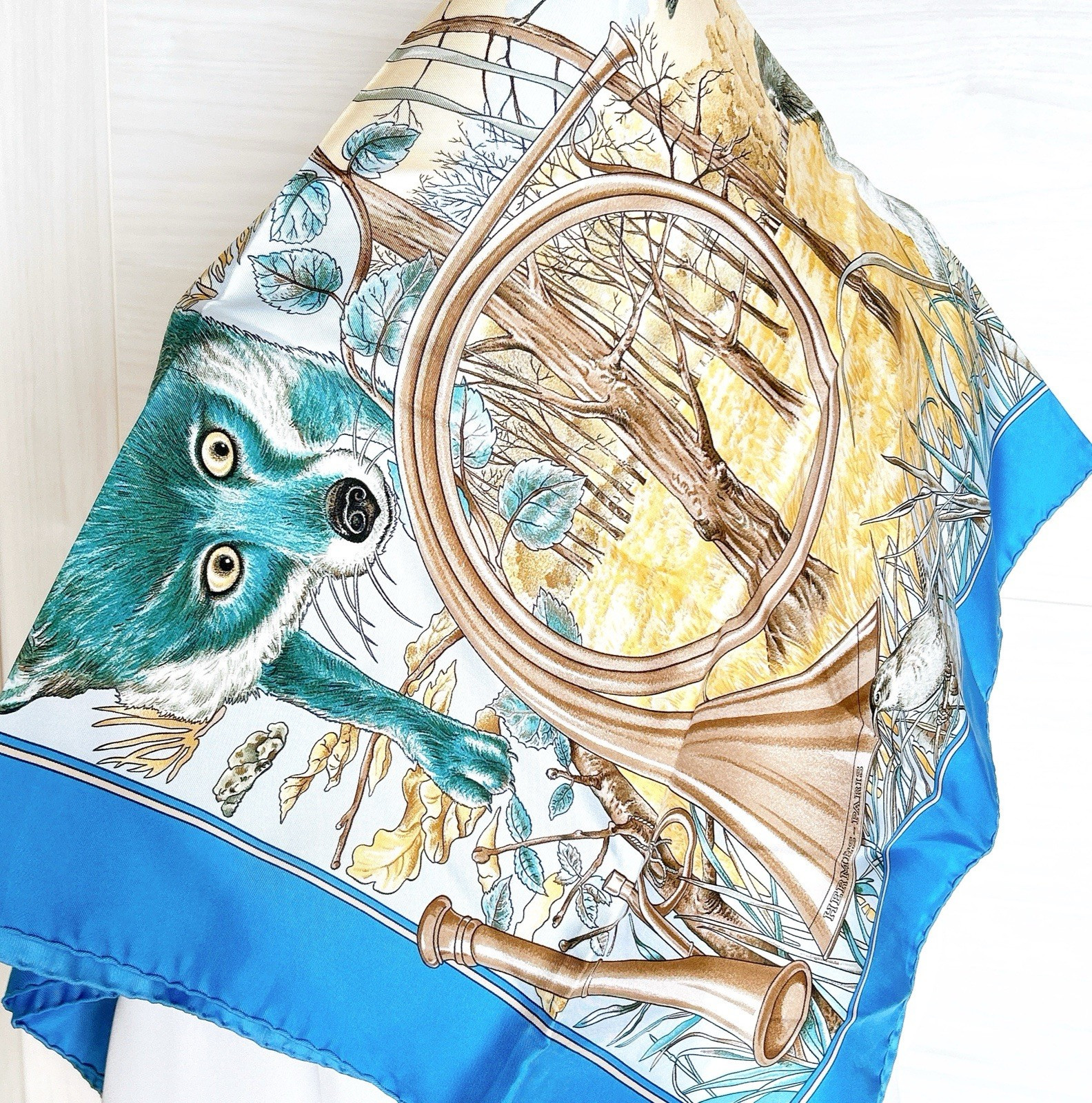 Foulard vintage HERMES Carre 90 en soie "Chasse Au Bois" par Carl de...