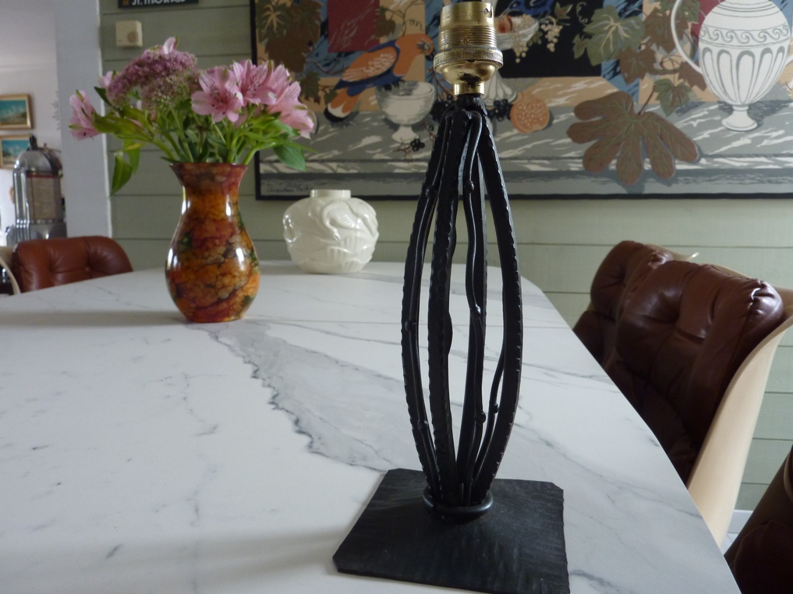 beau pied de lampe art déco fer forgé martelé.