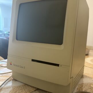 Vintage Apple computers MACINTOSH CLASSIC II