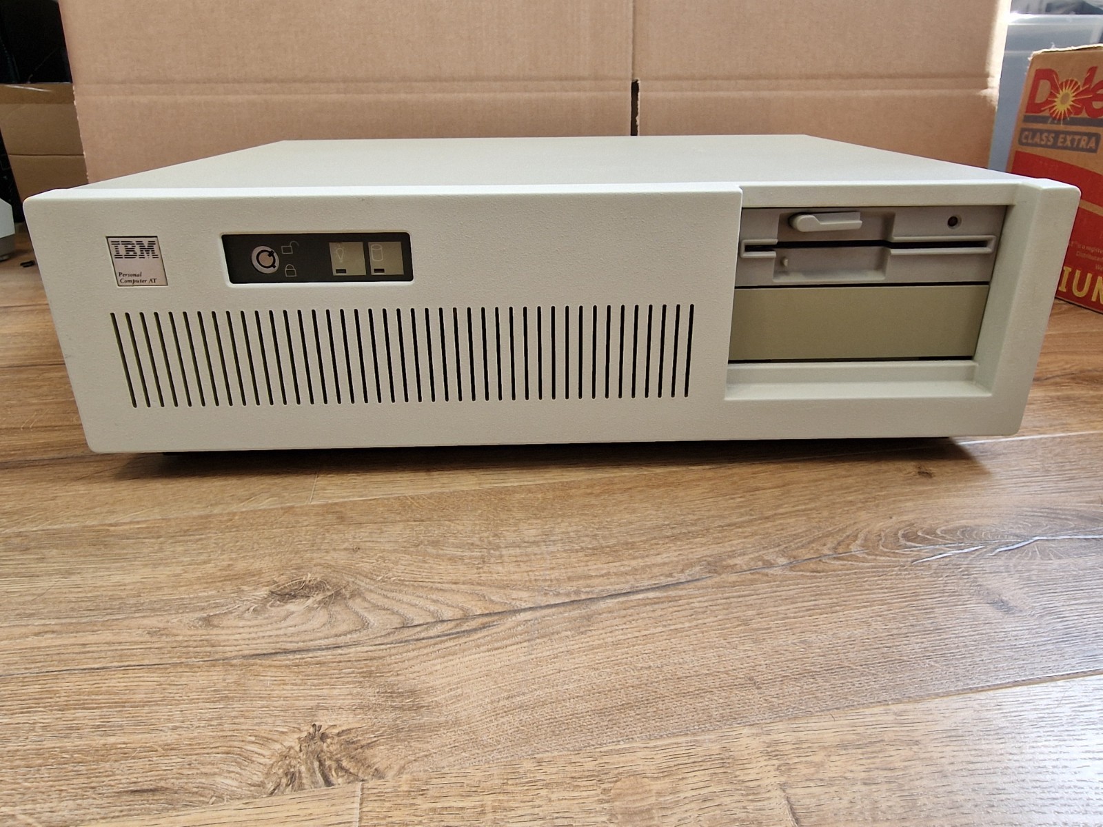 VINTAGE IBM AT 5170 PERSONAL COMPUTER - Boîtier avec 2 disques durs MFM, disq...