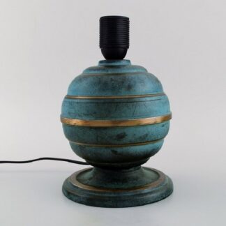 Lampe de table art déco en métal patiné vert. 1930s / 40s.
