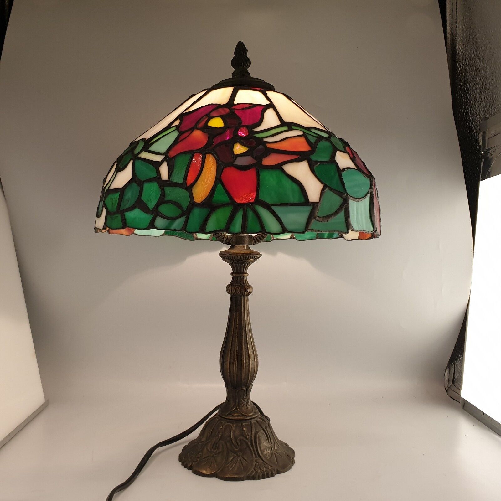 Belle lampe à poser Style Tiffany Art Déco Vitrail résine Pied bronze Vintage