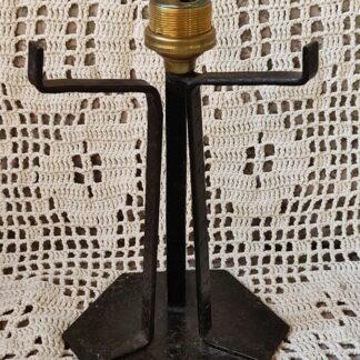 ANCIEN PETIT PIED DE LAMPE EN FER FORGÉ MARTELÉ ART DÉCO À ÉLECTRIFIER