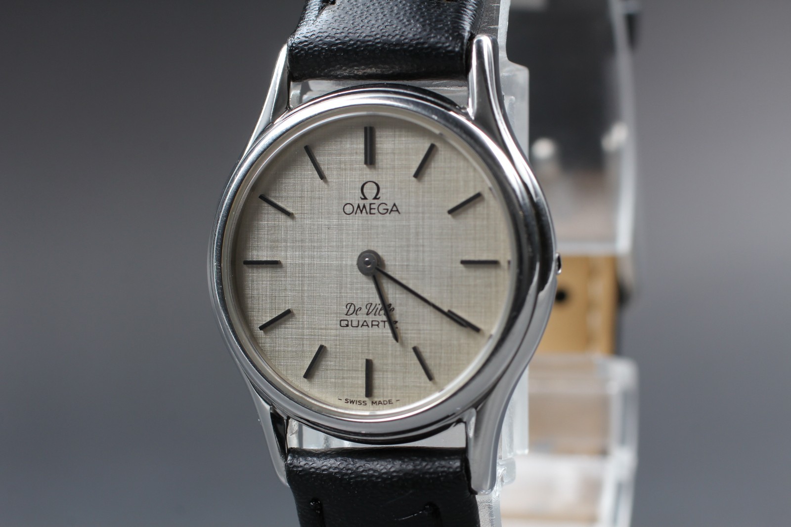 Montre Femme Vintage Années 1980 Omega De Ville Cal.1365 Silver Linen Dial...