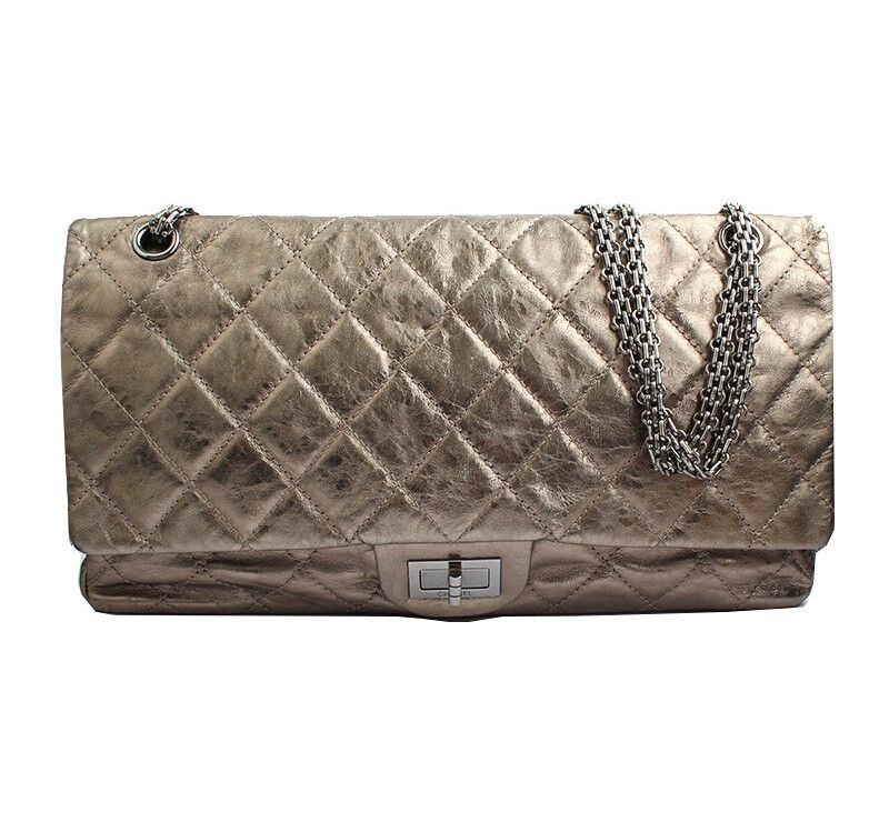CHANEL Sac à bandoulière vintage 2.55 jumbo en or métallisé 11ème 40156024