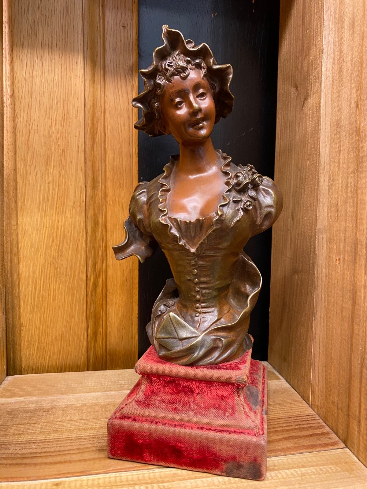 Statuette d'une jeune femme romantique en bronze XIXe siècle signé S.KINSBURGER