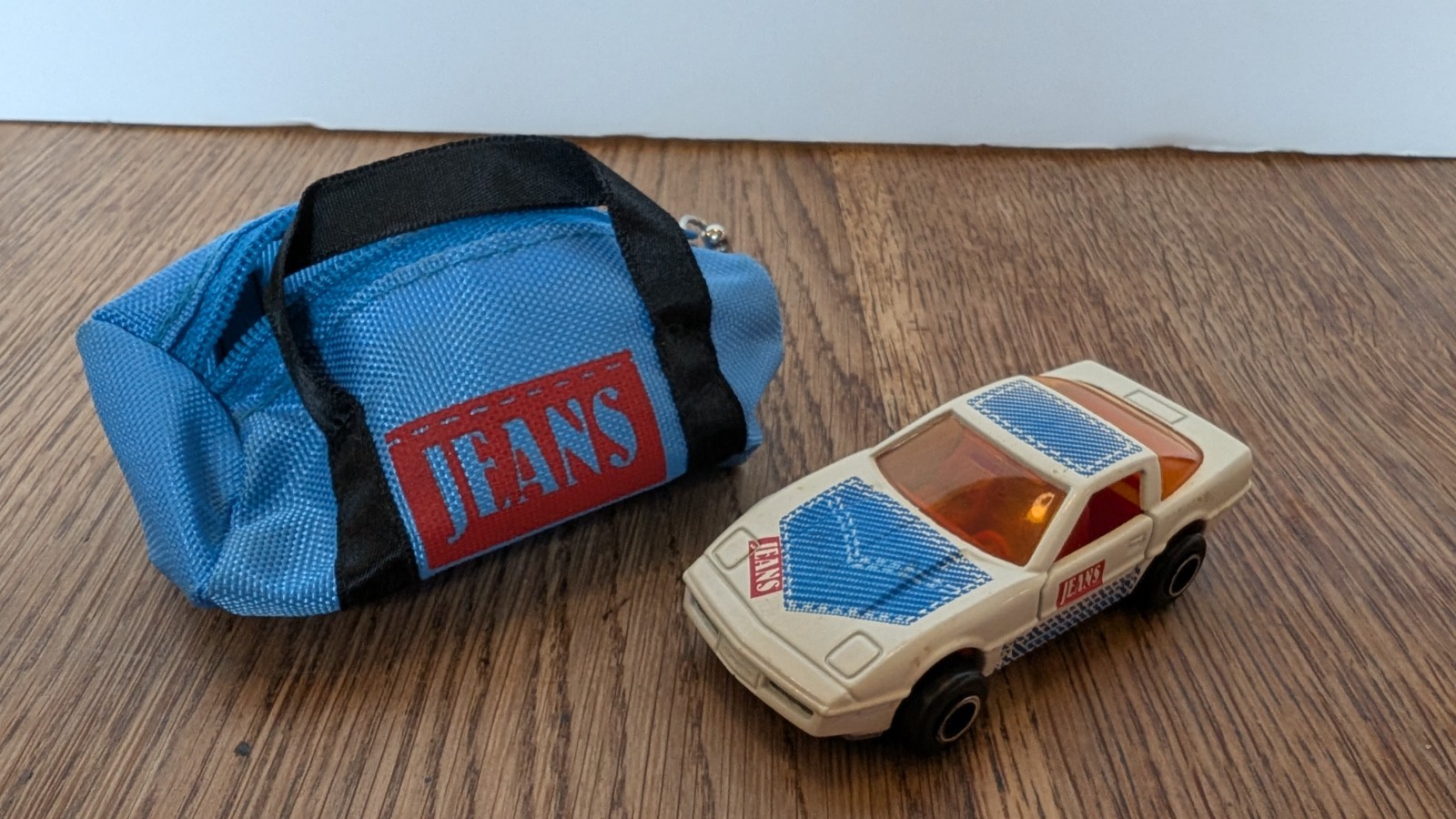 MAJORETTE 1/57 CHEVROLET CORVETTE N° 215 PROMOTIONNEL JEANS