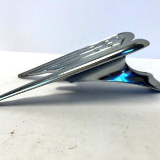 Ornement De Capot Chromé Chrysler Aile 1951-1952 1373207 NOS.