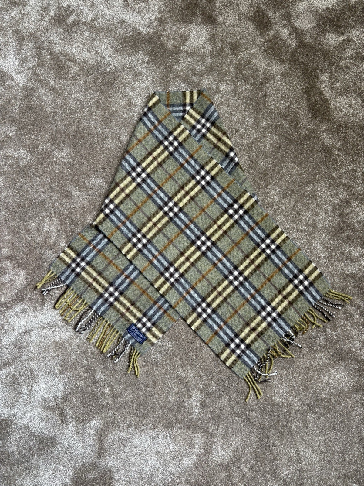 Écharpe Vintage Burberrys 100% Cachemire – Made in England – Motif Tartan