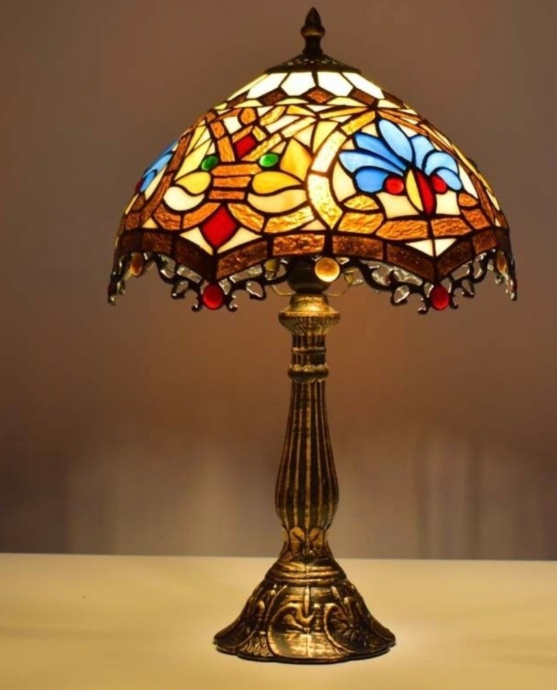Lampe de table d'inspiration Tiffany avec mosaïque florale en verre