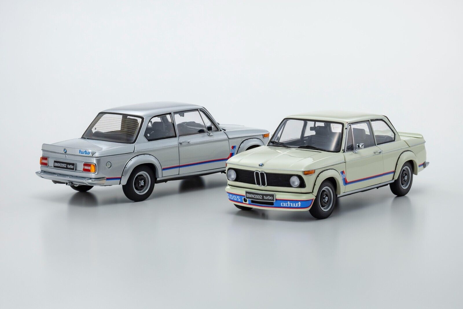 KYOSHO 1/18 Diecast - BMW 2002 Turbo 1974 Argent Ou Blanc