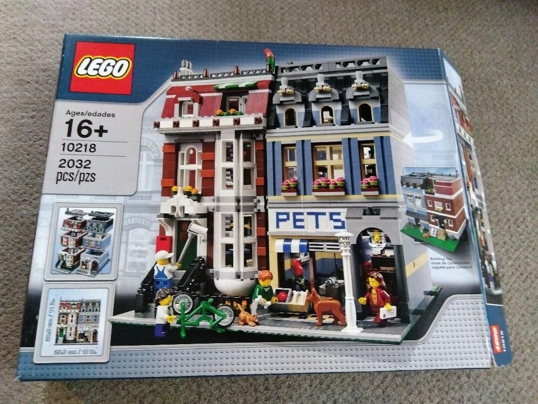 LEGO Creator Expert Modular Buildings Pet Shop 10218, 2011. Occasion retiré d...