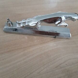 Jaguar - Emblème Ornement de Capot sur socle porte stylo avec manque