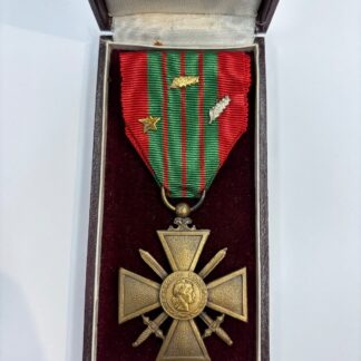 Croix de Guerre 1939 - 3 citations, en boite- Médaille Militaire Française