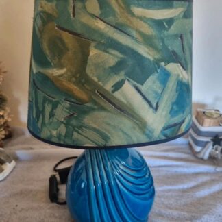 Lampe de table vintage en céramique bleue plissée avec abat-jour abstrait, es...