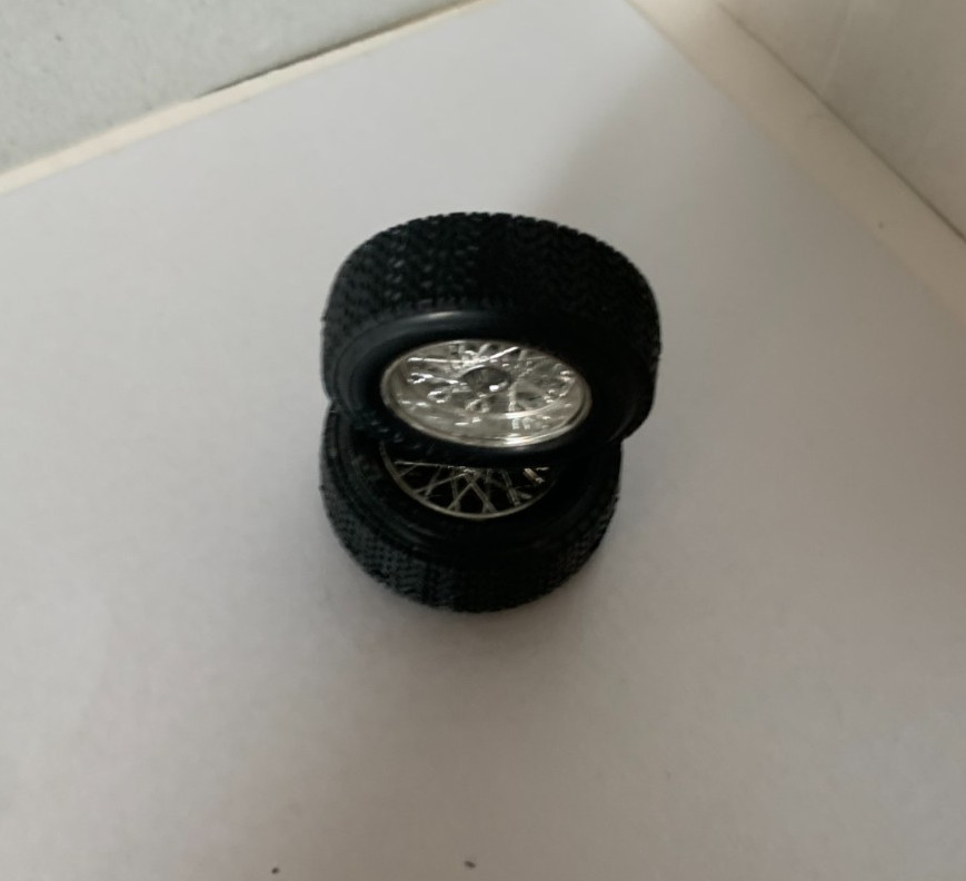 Burago Jaguar E Type Roaster/Coupe 1/18. 1962 spares 2 x Wheels & Dunlop Tyres