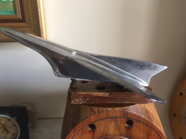 ORNEMENT DE CAPOT MASCOTTE AUTOMOBILE ANCIENNE EN METAL