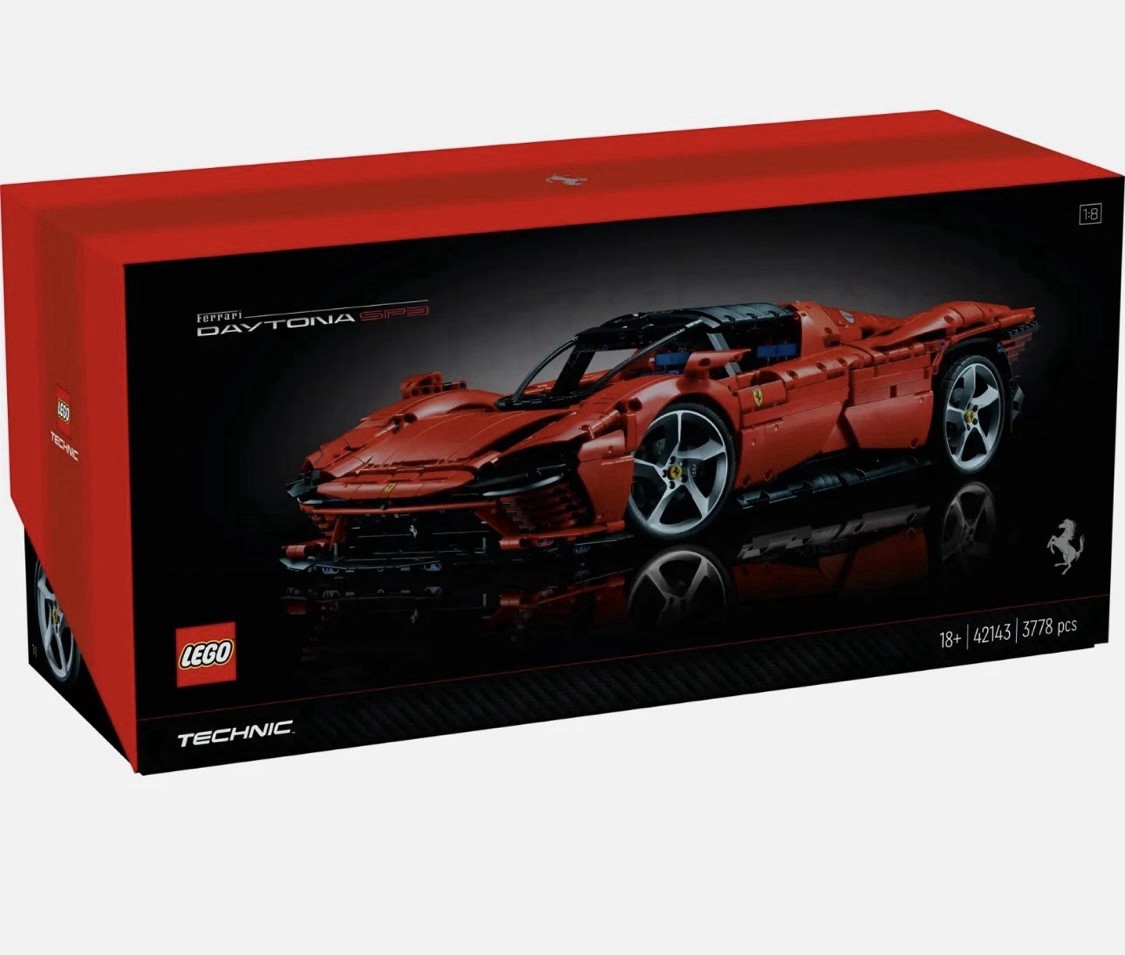 LEGO Technic 42143 Ferrari Daytona SP3, Model Car, Model to Build, Adults