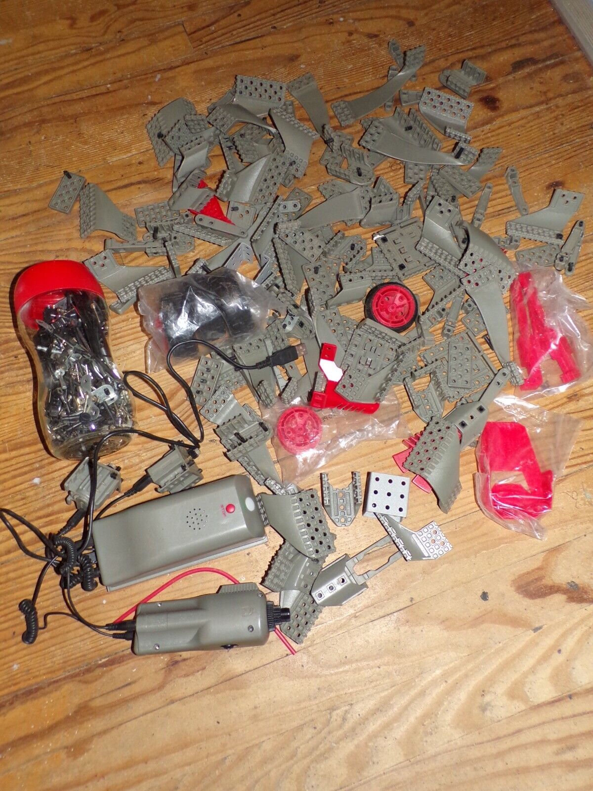 ancien robot meccano avec moteur serie 2004