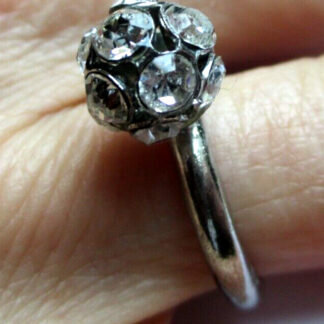 Ancienne bague couleur argent boule de cristaux diamant bijou vintage taille 55