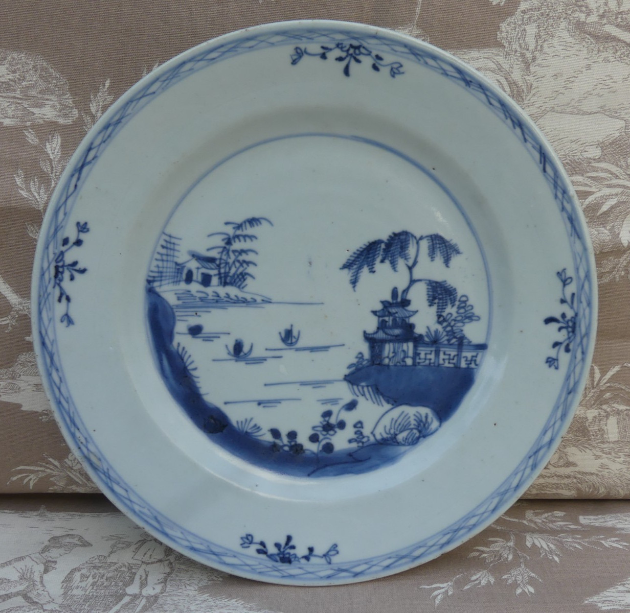 Assiette Bleu Blanc Porcelaine de Chine XVIIIe - Période Qianlong (1736–1 795)