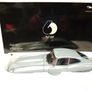 Kyosho Jaguar E-Type Coupé Argent Bleu 1961 1/18 08954SBL