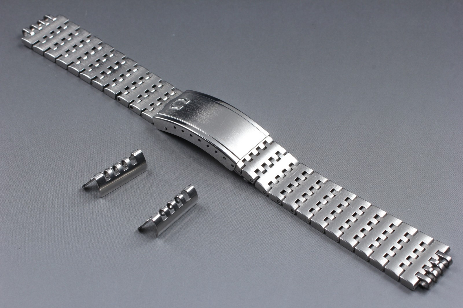 Bracelet homme vintage presque comme neuf OMEGA 1193 18 mm en acier...