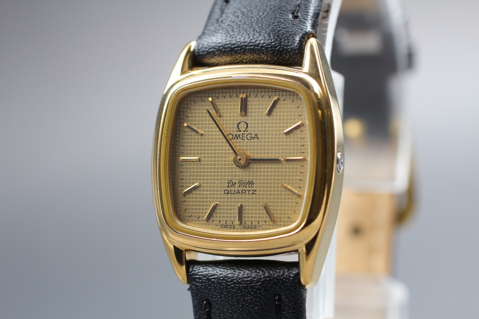 Vintage 1979 OMEGA De Ville Gold Linen Dial Quartz Ladies Ref.595.0015 Near Mint
