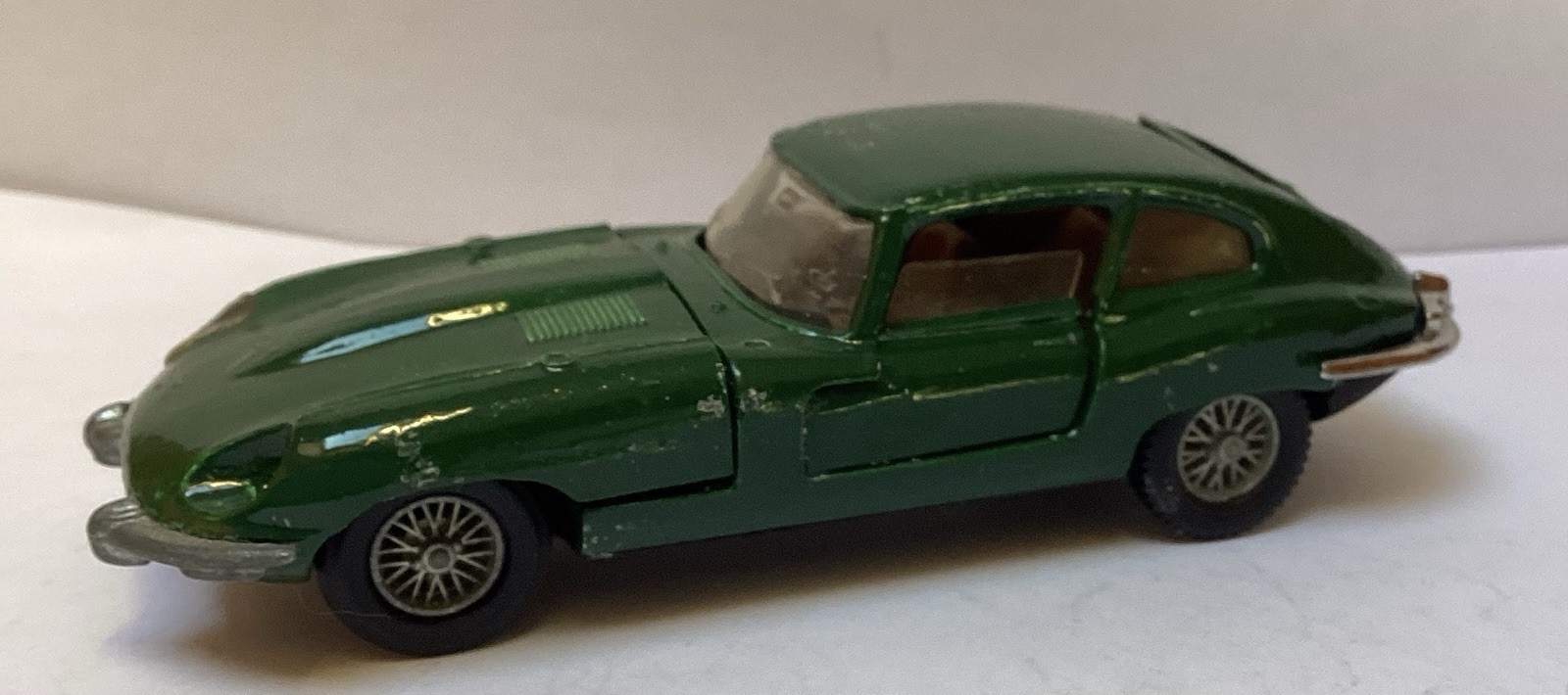 Voiture DINKY Toys Jaguar E Type
