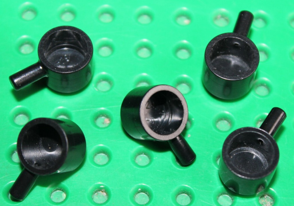 5 x Lego Minifigure, Utensil Saucepan ref 4529 set 9472 6024 6376 6278 6046 7094