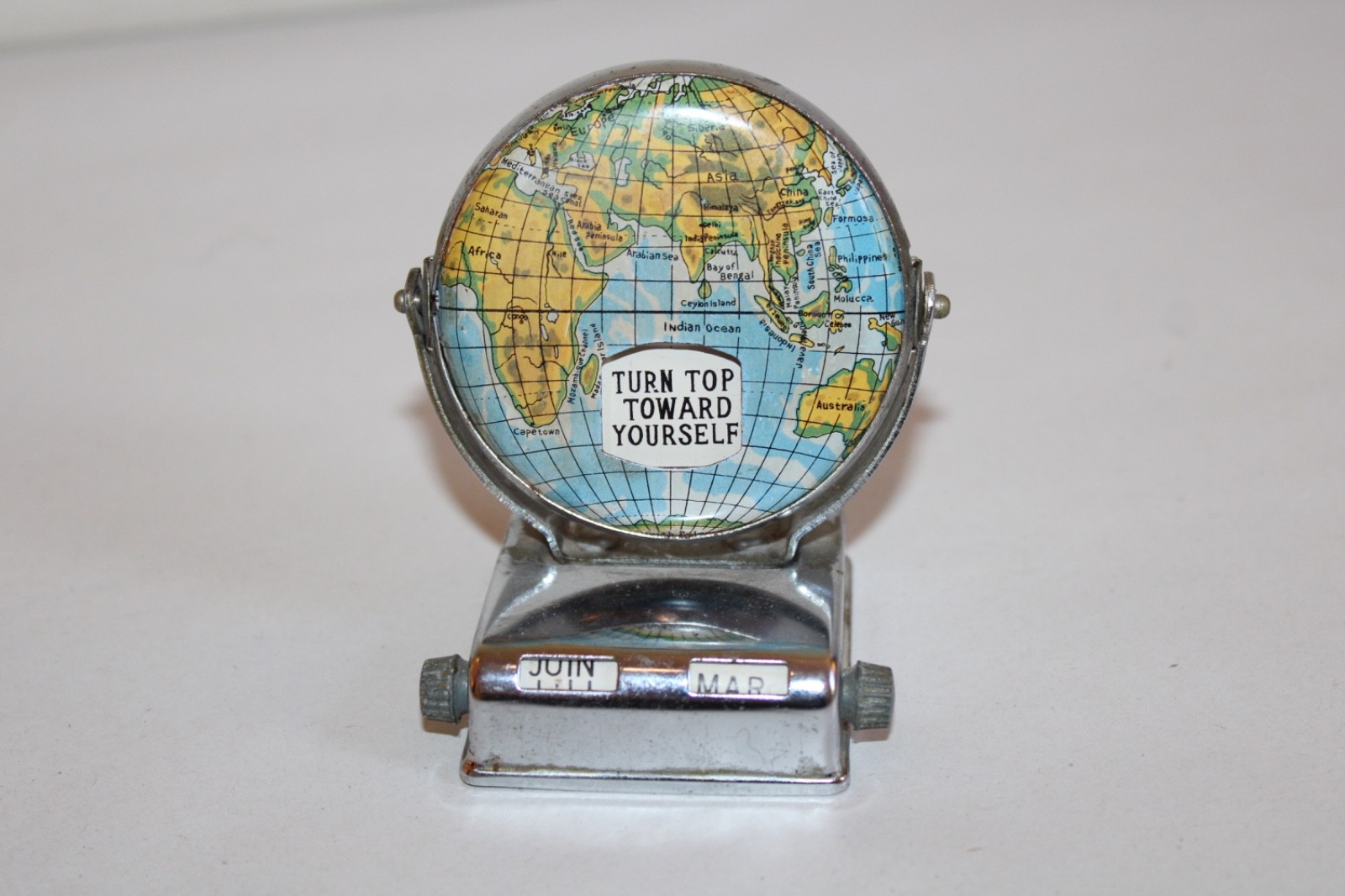 Petit calendrier perpétuel vintage, métal sérigraphié, globe terrestre mappemond