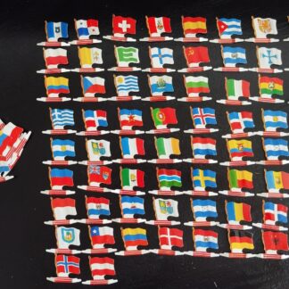 66 plaques de métal publicitaires L'Alsacienne biscuits drapeaux du monde