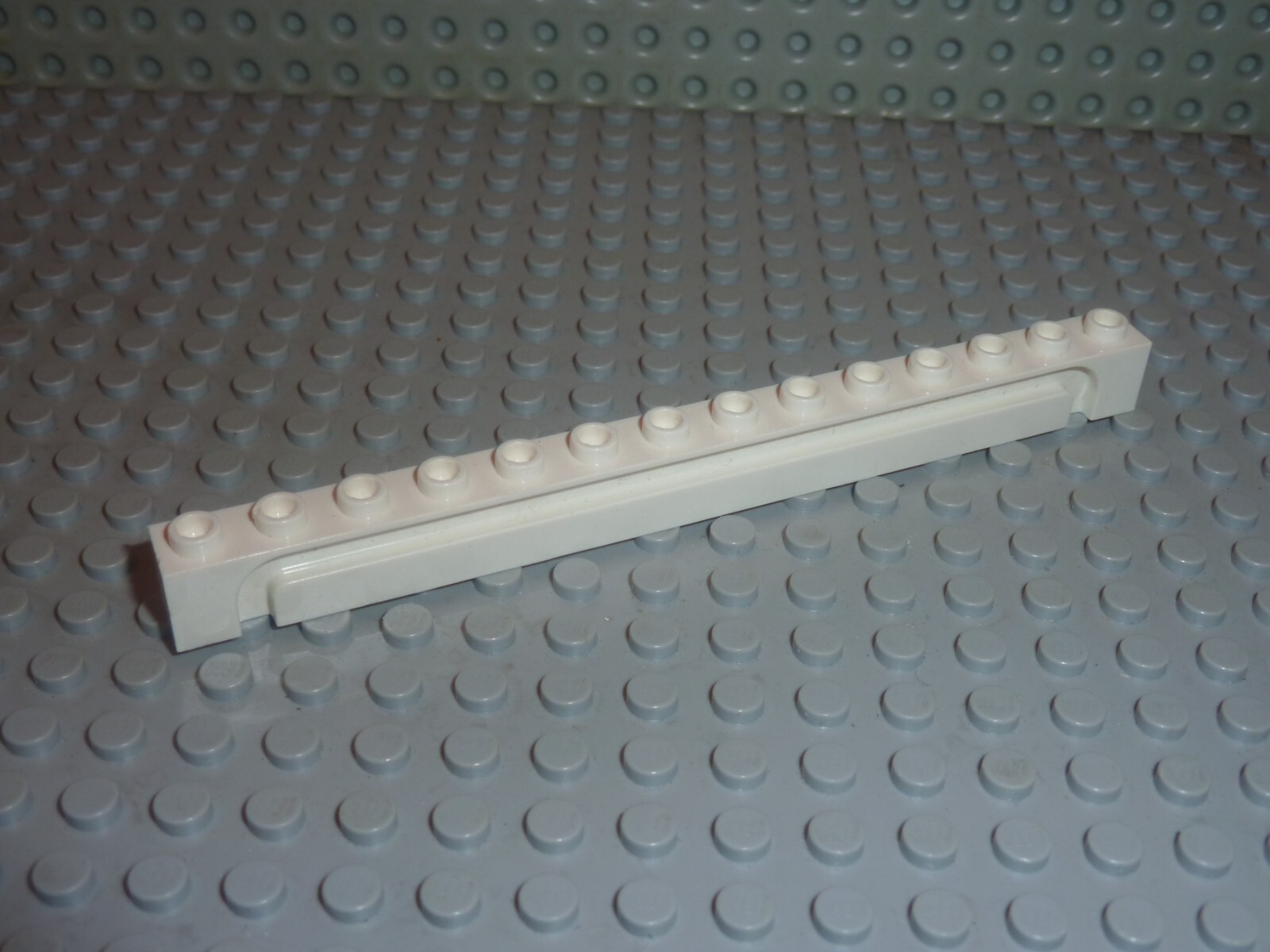LEGO White Brick1x14 with Groove Ref 4217 / Set 6376 10037 10159 41062...