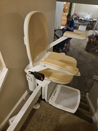 Acorn 180 Curved Stairlift great condition PICK UP ONLY IN NJ