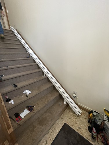 stair lift new rail 15ft comes with chair , motor and 2 remotes