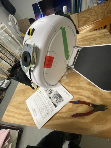 stair lift new rail 15ft comes with chair , motor and 2 remotes