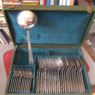 ++"539.12"  MENAGERE DE 37 PIECES  EN METAL ARGENTE ORFEVRE "P.D."  ART DECO