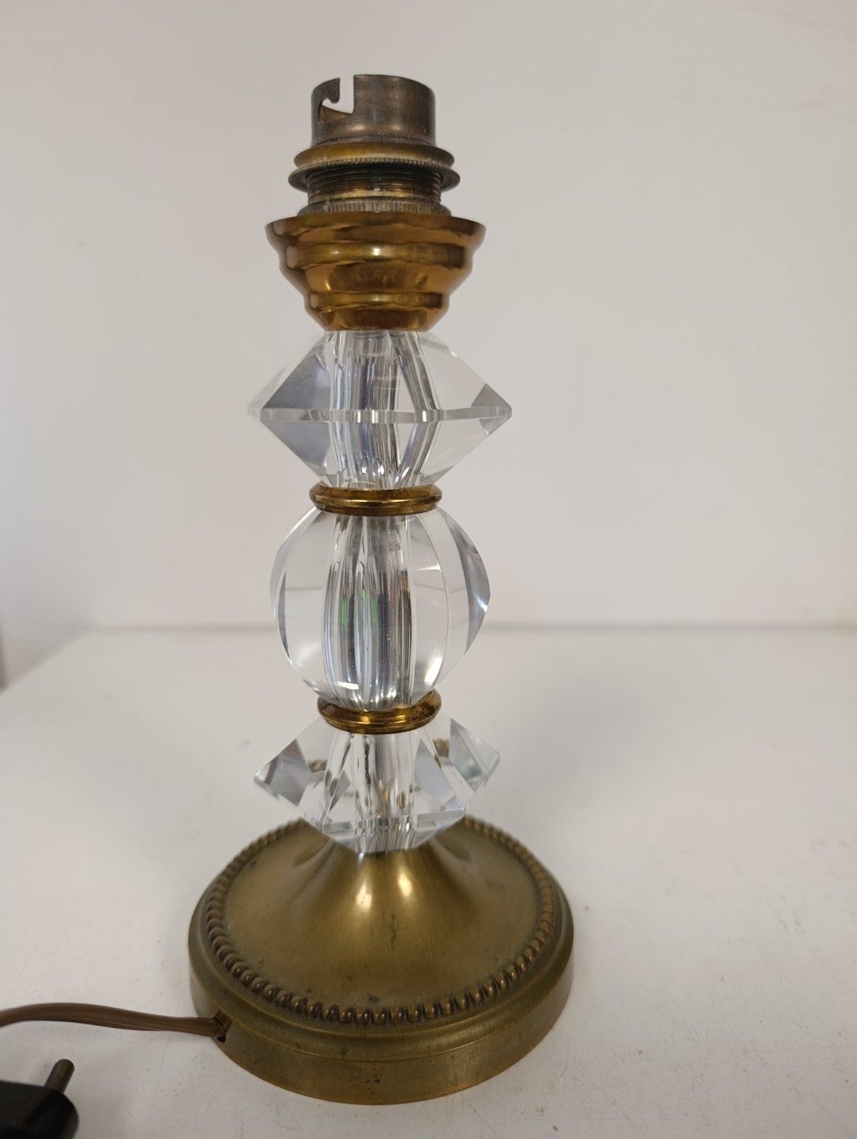 PIED DE LAMPE EN CRISTAL VERRE TAILLE BAGUES LAITON STYLE ADNET