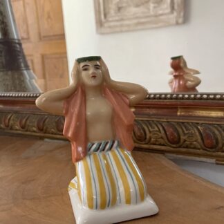 Amusant pied de lampe en porcelaine Art Déco signé Liane Henri Delcourt