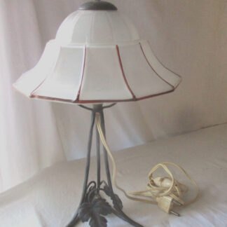 Lampe art déco. Pied en fer for-Abat jour verre opacifie forme pagode