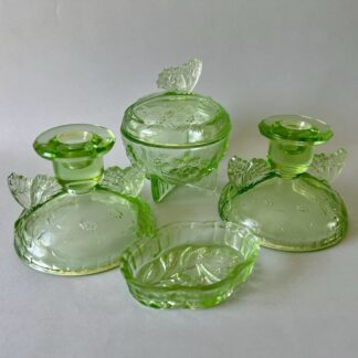 Ensemble de toilette Art Deco incomplet vintage en verre Sowerby papillon 2552