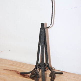ancien pied de lampe art-déco en fer forgé , 31 cm , feuilles