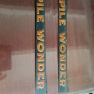 PILES. WONDER 2 PlaqueS Toles Bandeaux Publicitaires Metal En Relief 1950